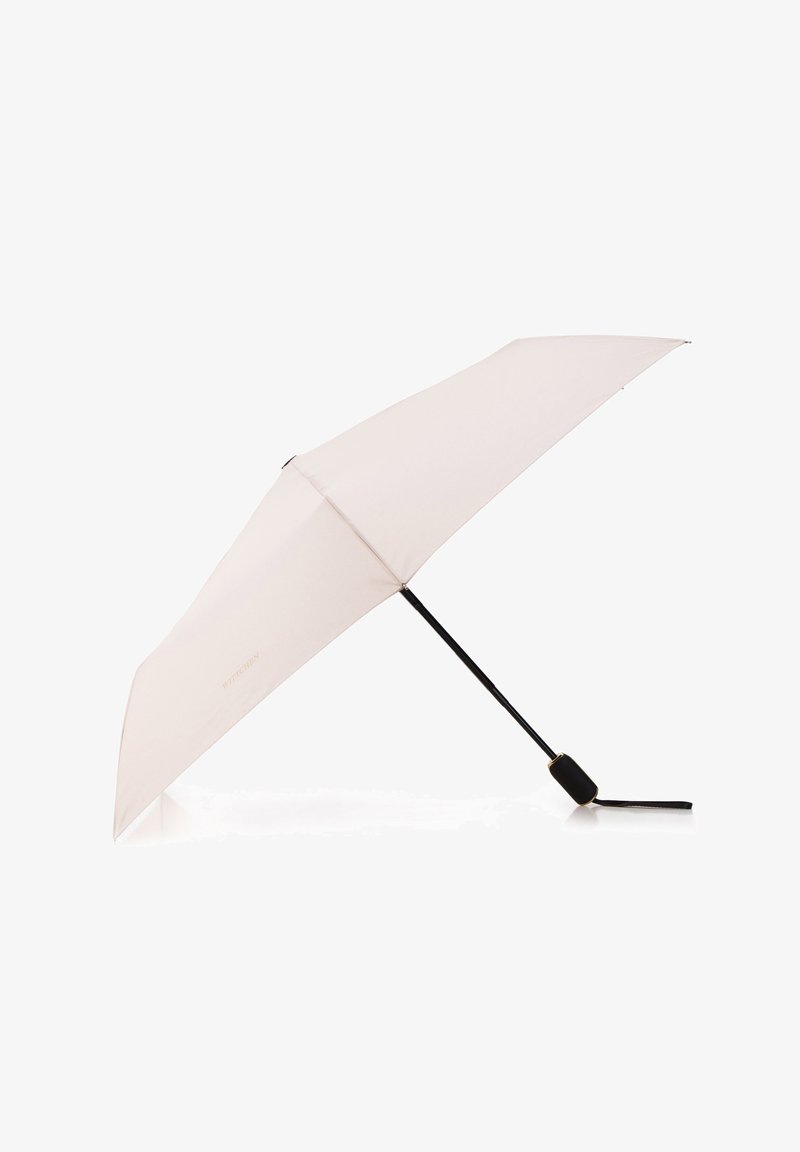 Parapluie beige clair avec un canopy en tissu lisse, un cadre en métal noir et une poignée arrondie. Le design présente des accents minimaux et aucun motif.