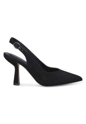 Décolleté slingback in suede nero con punta affusolata e tacco a blocco quadrato; presenta una fibbia metallica e una texture liscia e elegante.