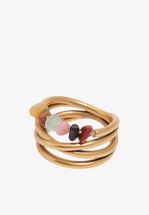 Auksinės spalvos spiralinis žiedas su penkiais mažais nereguliarios formos daugių spalvų akmenimis, išrikiuotais plono laidelio viršuje.