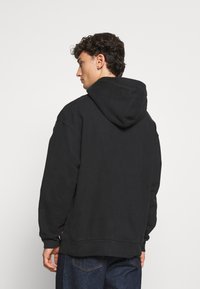Levi's® RELAXED GRAPHIC - Sweatshirt com capuz - black