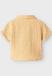 Camicetta a maniche corte di un giallo chiaro, realizzata in tessuto testurizzato con un motivo sottile, con colletto classico e orlo arrotondato.