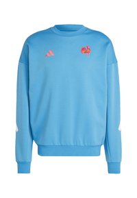 Vaaleansininen collegepaita, joka on valmistettu puuvillasekoitteesta, pitkissä hihoissa, resorihihansuilla ja rinnassa on vaaleanpunainen kukkoaihe grafiikka sekä Adidas-logo.