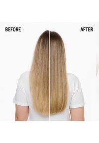 Lang haar voor (links) is golvend en pluizig, in donkerblonde tinten. Na (rechts) is het steil, glad en glanzend met een lichtere blonde afwerking.