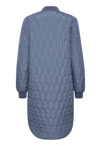 Gep quilteter Langmantel aus weichem blauen Stoff, mit einem Rautenmuster, gerippten Bündchen und einem abgerundeten Saum mit einem Rückeneinsatz-Design.