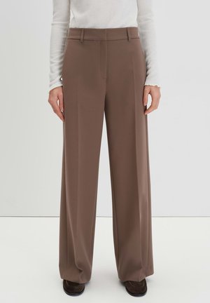 Braune weit geschnittene Hosen aus glattem Stoff, die über ein maßgeschneidertes Design mit flachem Bund und seitlichen Taschen verfügen.