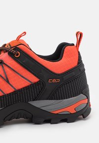 CMP RIGEL LOW TREKKING SHOES WP - Sapatos de caminhada - schwarz/orange