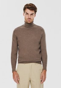 - Sweter