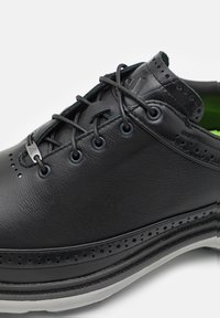 adidas Golf MODERN CLASSIC 80 SPIKELESS - Golfskor - core black/dark silver metallic/grey