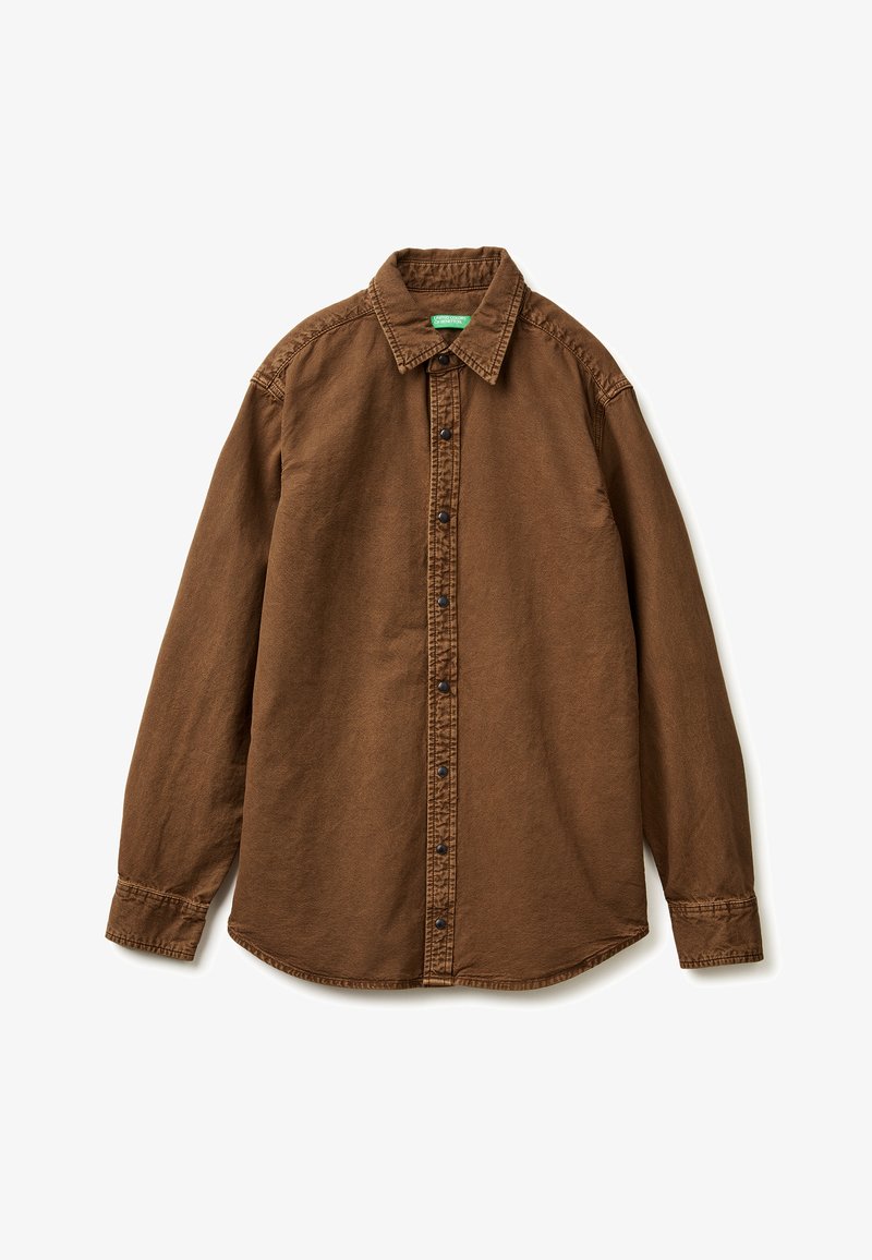 Brązowa koszula z długim rękawem, zapinana na guziki z przodu, z kołnierzykiem w szpic i mankietami na guziki, wykonana z teksturowanej tkaniny z detalami przeszyć.