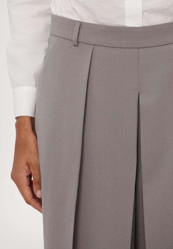 MALIAS - Shorts - mole4