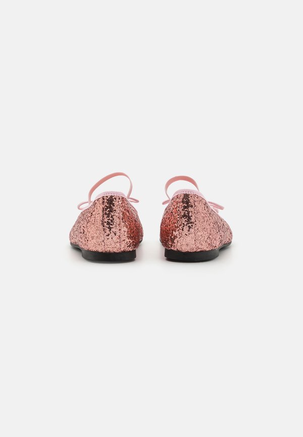KYLIE – Riemchenballerina