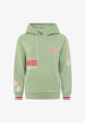 Hellgrüner Hoodie mit pinkem Herz- und Pfeilmotiv, Schriftzug „AMOUR BONJOUR“, pinken Sternen am Ärmel, Nummer 14 und rot gestreifte Bündchen.