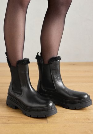 Kotníkové boty - black