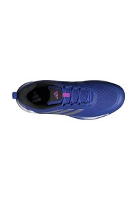 Blauwe sportieve schoen met een gestructureerde bovenkant, grijze accenten, paarse details en een gevoerde tong. Voorzien van een vetersluiting en een gevoerde zool.