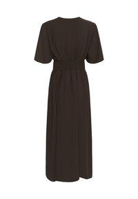 Robe midi marron foncé à manches courtes, taille élastique cintrée et jupe froncée, vue de dos sur fond blanc.