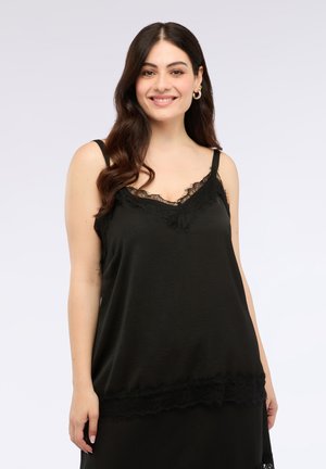 Camisole noire avec des bretelles réglables, un bord en dentelle le long de l'encolure et de l'ourlet, et un design fluide en tissu léger.