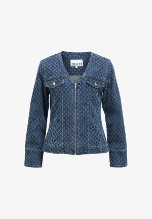 Veste en denim bleu foncé avec une texture à motifs subtils, fermeture éclair, deux poches poitrine et manches longues. Design de col classique.