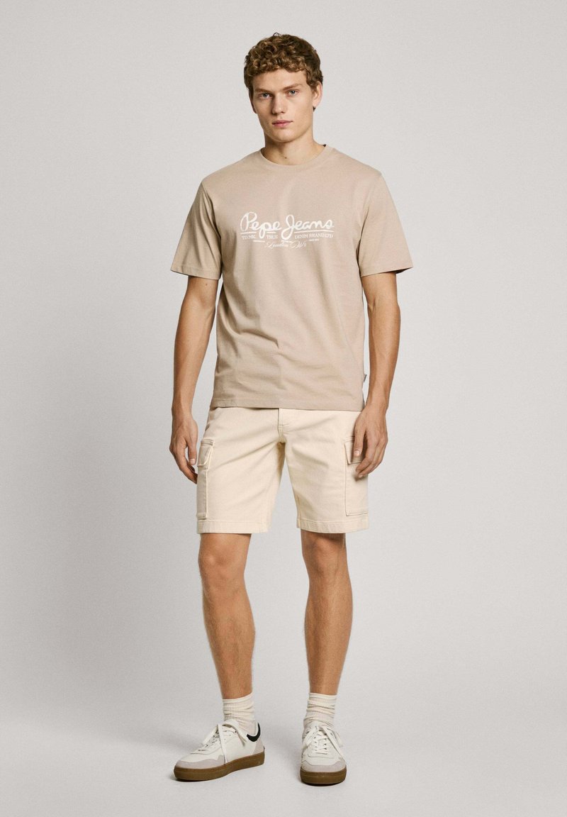 Pepe Jeans GYMDIGO FIVE POCKETS Shorts ivory white/blanco