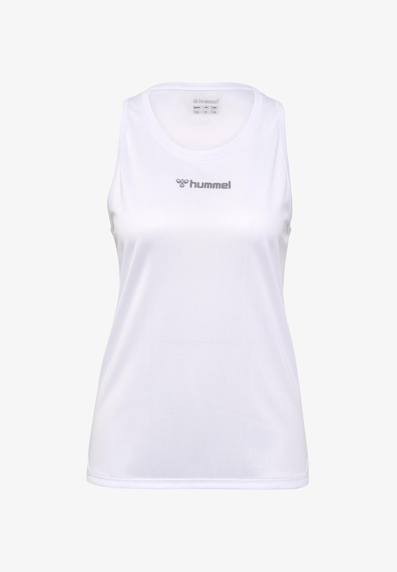 Biała sportowa koszulka bez rękawów, uszyta z teksturowanej tkaniny, z okrągłym dekoltem i srebrnym logo "hummel" z przodu.
