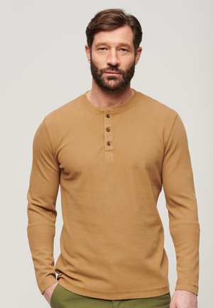 Superdry WAFFLE LONG SLEEVE HENLEY - Pullover - classic brown camel