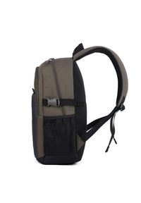 Zaino di colore verde scuro e nero, realizzato in tessuto resistente, dotato di chiusura a zip, tasca laterale in rete, spallacci ergonomici e design compatto.