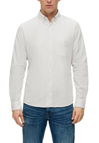 s.Oliver MIT AUFGESETZTER BRUSTTASCHE - Hemd - weiß