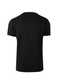 T-shirt nera a maniche corte con un classico design a girocollo. Realizzata in tessuto di cotone liscio con una vestibilità standard e senza loghi o motivi visibili.