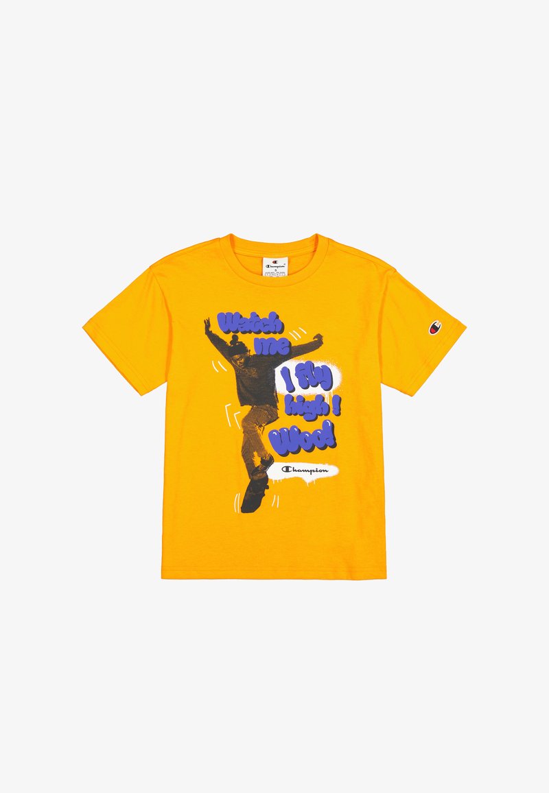 Camiseta de algodón amarilla con un estampado gráfico de una figura saltando y el texto "¡Mírame, vuelo alto! ¡Madera!" y el logo de Champion.