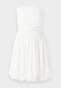 Bílé šaty bez ramínek s nařaseným živůtkem, texturovanou látkou a rozšířenou, objemnou sukní. Mají elastický pásek v pase pro lepší přizpůsobení.