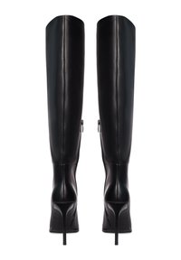Bottes noires en cuir montantes avec bouts pointus, talons aiguilles et fermetures éclair sur les côtés. Texture lisse, design élégant, silhouette ajustée.
