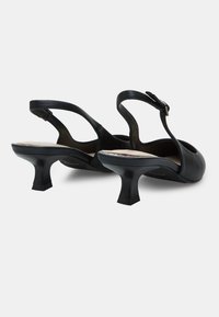 Bata Klasické lodičky na opätku - nero