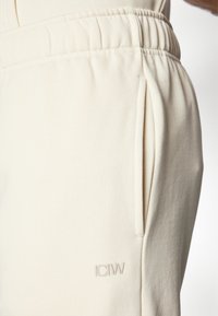 ICANIWILL EVERYDAY SWEATPANTS MEN - Jogginghose - cream
