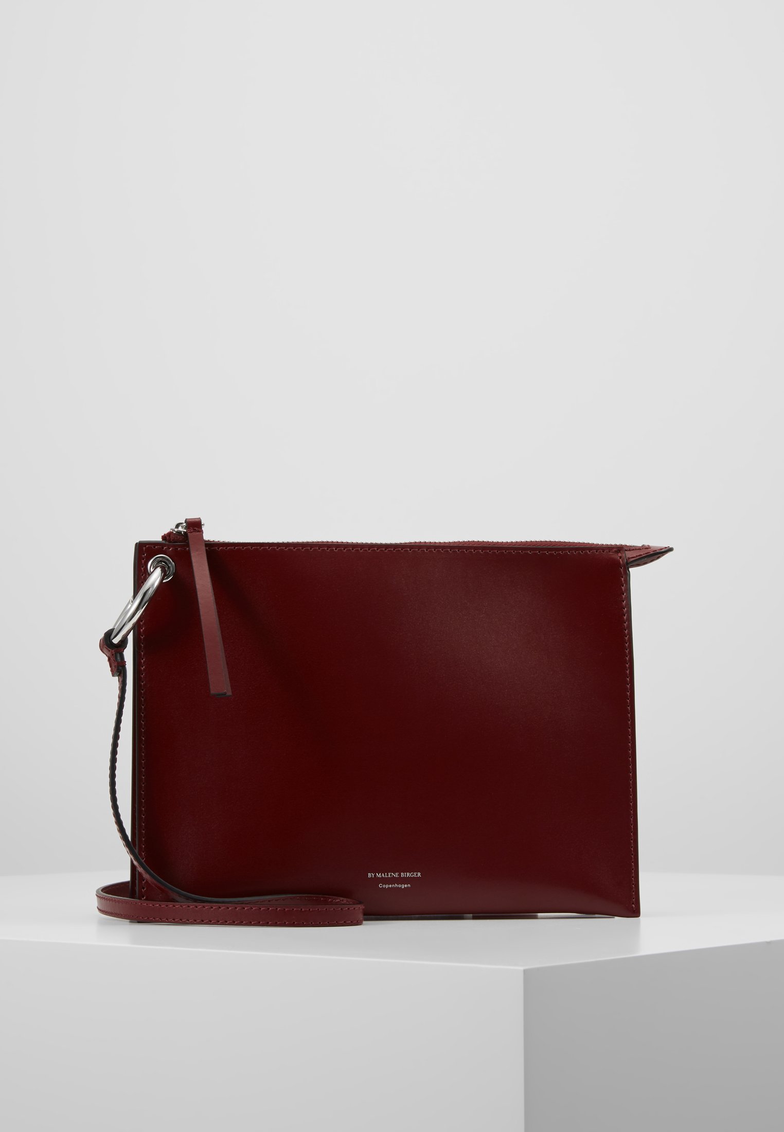 By Malene Birger VIVI MINI Skulderveske cabanetrød BY MALENE BIRGER RØD O SIZE