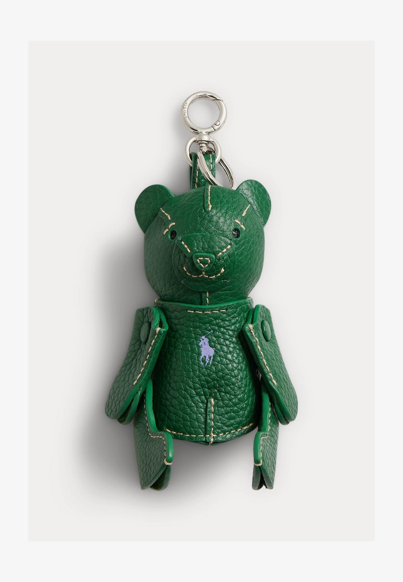 Porte-clés ours en cuir vert avec fermoir argenté, détails cousus et logo Polo sur la poitrine, les bras et les jambes se fixent avec des boutons-pression.