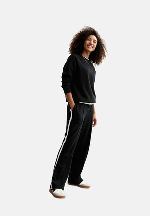 New Look CREW NECK - Sweatshirt - black