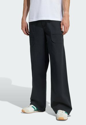 PREMIUM ESSENTIALS - Reisitaskuhousut - black