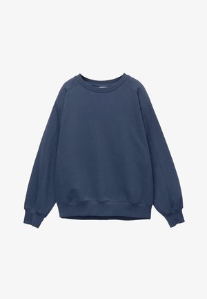 Felpa blu navy realizzata in un morbido misto cotone, con scollatura rotonda, polsini a coste e vestibilità rilassata con maniche raglan.