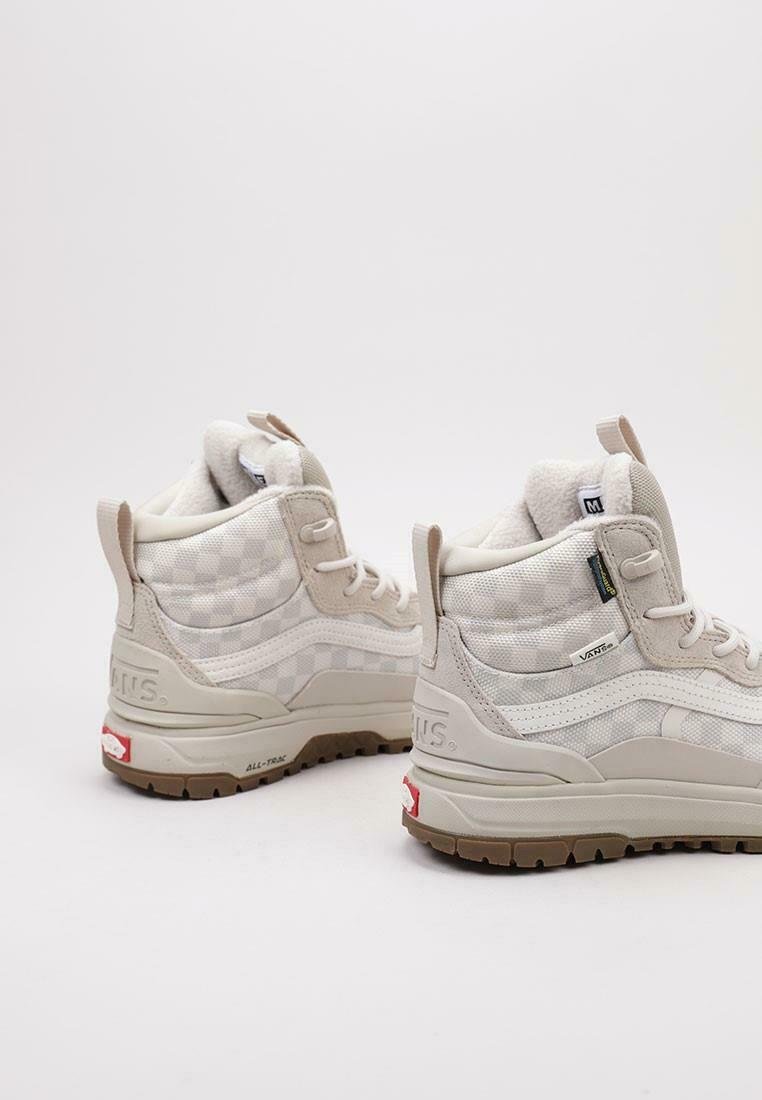 Beige hoge sneakers met een dambordpatroon, rubberen zool, textiele stof en accenten in wit en lichtgrijs.