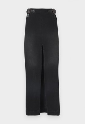 Melns denims svārki ar taisnu dizainu, līdz ceļiem, ar priekšējo šķēlumu, jostas cilpām un smalku logotipa detaļu jostas vietā.