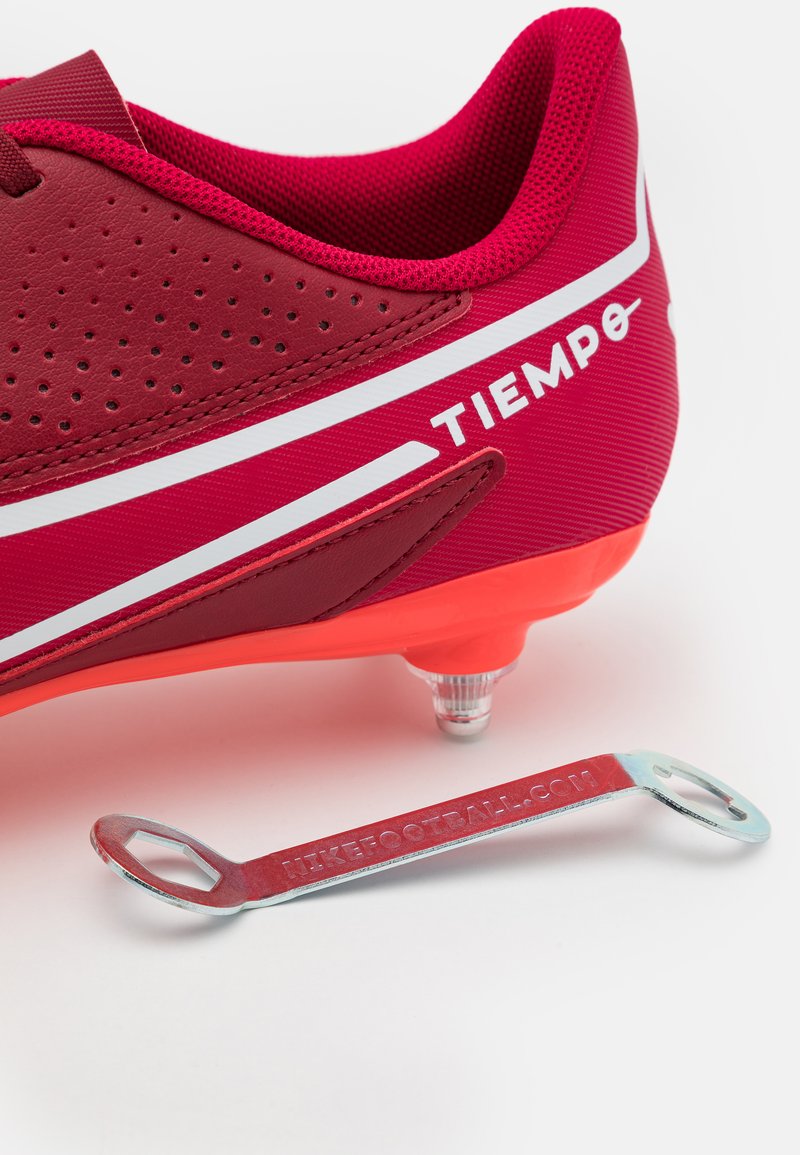 nike tiempo eisenstollen