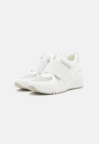 Marco Tozzi Trainers - white