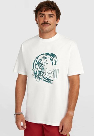 Weißes kurzärmeliges T-Shirt aus Baumwolle, mit einem türkisfarbenen grafischen Design und Logo auf der Vorderseite, in einer lässigen Passform.