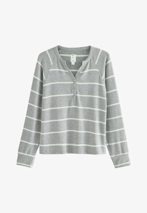 Harmaa pitkähihainen paita, jossa on valkoisia vaakasuoria raitoja, henley-tyylinen kaula-aukko ja kolme nappisuljenta, valmistettu pehmeästä kankaasta.