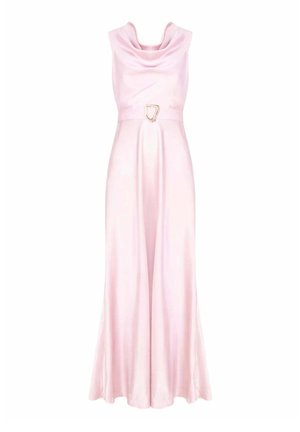 Abito lungo in raso rosa pallido con scollo a cappuccio e cintura abbinata con fibbia geometrica in vita.