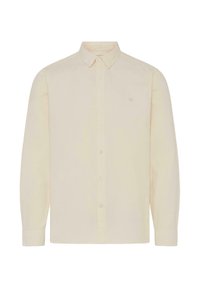 Camisa de manga larga de color beige claro, con botones, hecha de algodón, que cuenta con un collar puntiagudo y un pequeño logo bordado en el lado izquierdo del pecho.