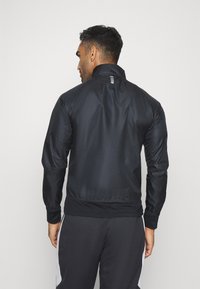 Under Armour LAUNCH INSULATED - Running jacket - black