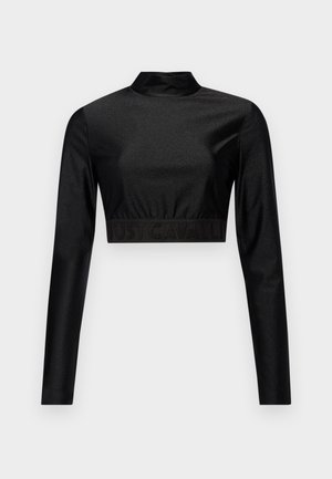 Crni kratki top od sjajnog materijala s dugim rukavima i stojećim ovratnikom. Ima rebrasti rub s crnim logotipom "JUST CAVALLI".