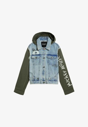 Giacca di jeans con cappuccio e maniche verde oliva, grafica del guanto di Topolino sul petto e testo "MICKEY MOUSE" sulla manica destra.