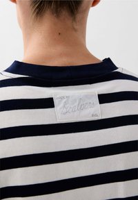 Scalpers HEAVY SOLID - T-shirt con stampa - navy stripes