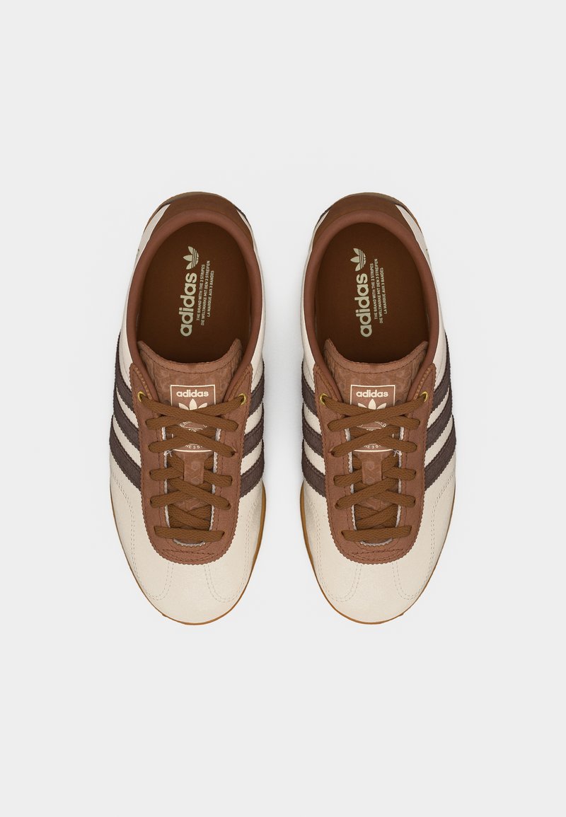 adidas Originals GAZELLE PRO - Trainers - off white/dark brown/preloved  brown/off-white - Zalando.ie